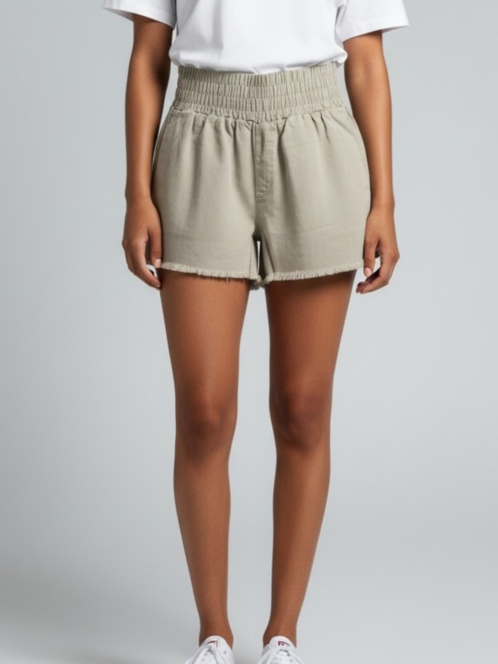 NWOT VANILLA STAR elastic waist frayed hem high rise khaki shorts size medium